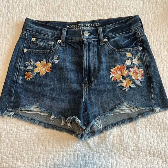 American Eagle Outfitters Pants - ✨ American Eagle Women’s Floral Embroidered Mom Shorts 6
